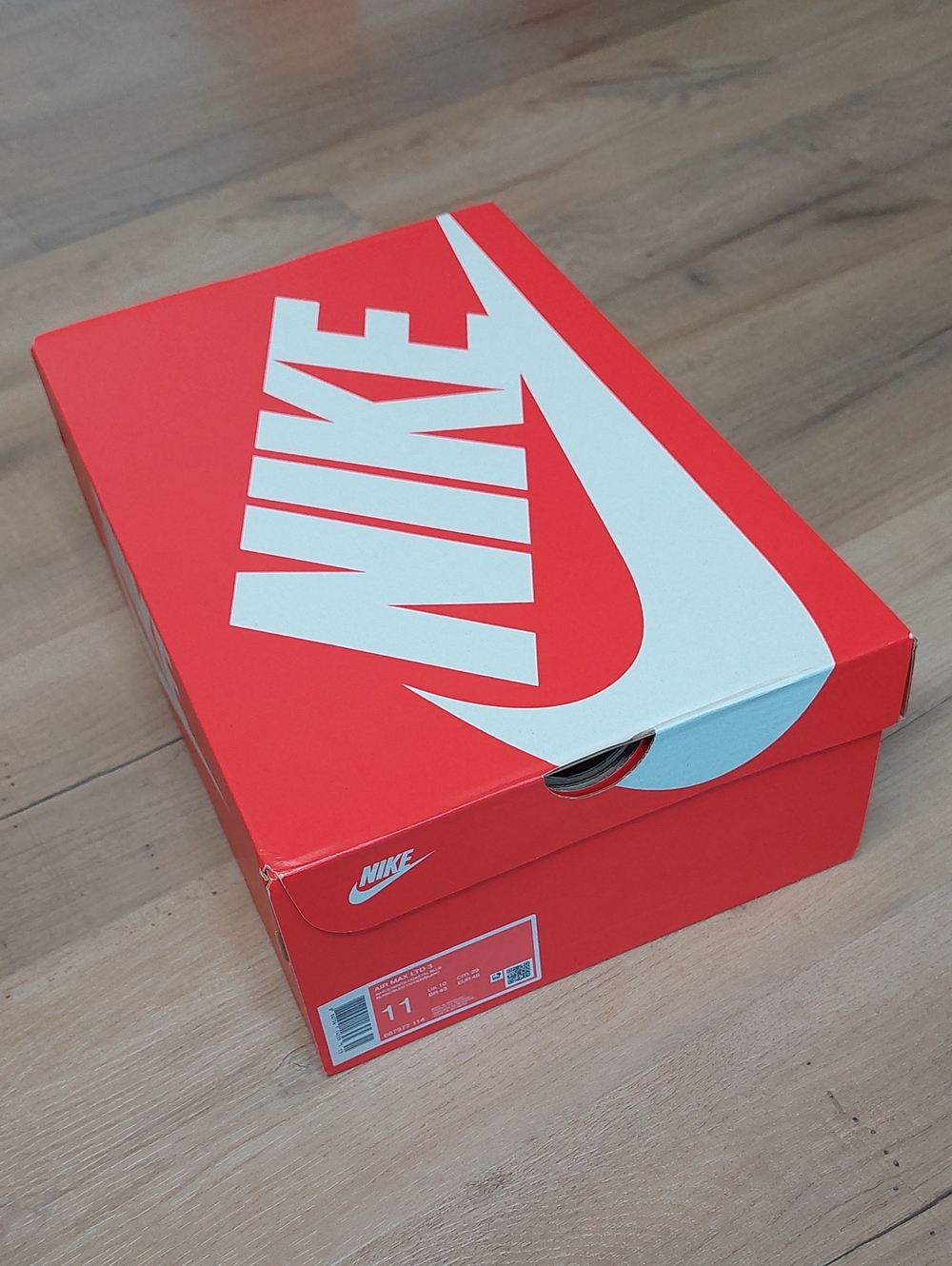 Empty Men's Nike Shoebox. No Shoes Included. 👟